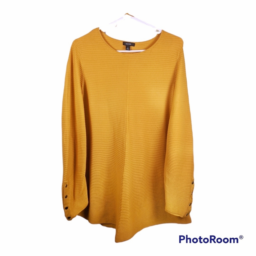 Alfani, 2X, Marigold petal color